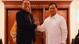 Ketua Umum Paguyuban Sosial Marga Tionghoa Indonesia (PSMTI) Wlianto Tanta dan Presiden Ri Terpilih 2024-2029 Jenderal TNI (Purn) Prabowo Subianto. (Dok. PSMTI)