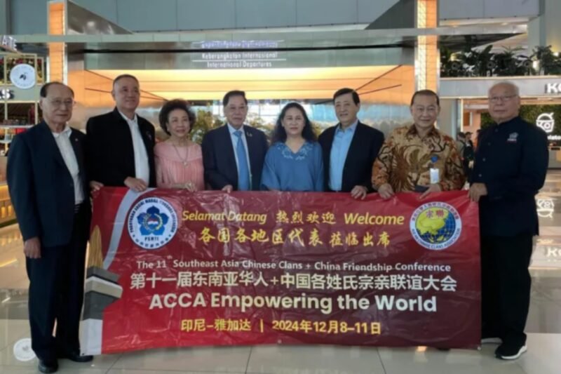 Ketua Umum Paguyuban Sosial Marga Tionghoa Indonesia (PSMTI), Wilianto Tanta, menyambut kedatangan Sekretaris Jenderal ASEAN Chinese Clan Association (ACCA)  Mr. Huang Han Liang. (Dok. Eljohnnews.com)