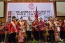 Wilianto Tanta Ketua Umum Paguyuban Sosial Marga Tionghoa Indonesia (PSMTI) melantik Pepeng Putra Wirawan sebagai Ketua PSMTI Jatim periode masa bakti 2025-2029. (Dok. PSMTI)