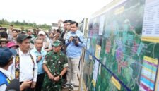 Menteri Pertanian (Mentan), Andi Amran Sulaiman Saat meninjau areal persawahan di Kalimantan Utara. (Dok. Kementerian Pertanian)