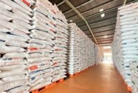 Stok beras SPHP Bulog disalurkan melalui Pemda untuk memastikan harga tetap stabil. (Dok. Bulog.co.id)

