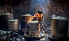 Kue Keranjang: Manisnya Harapan dan Lika-liku Perjalanan Hidup