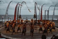 Pertunjukan barongsai yang penuh semangat di Indonesia, menunjukkan perpaduan apik antara tradisi Tionghoa dan kehangatan budaya lokal. Tarian ini melambangkan kegembiraan dan harapan, serta menjadi ikon penting dalam perayaan tahun baru Imlek.