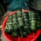 Tumpukan kue keranjang yang lengket dan manis, siap disajikan sebagai simbol harapan baik serta keberuntungan dalam perayaan Tahun Baru Imlek. Hidangan ini merupakan bagian tak terpisahkan dari tradisi Tionghoa, membawa filosofi mendalam tentang kebersamaan dan kemakmuran bagi setiap keluarga.