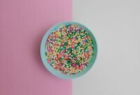 Hidangan Peranakan seperti Laksa Nyonya ini bukan sekadar makanan, melainkan cerminan akulturasi budaya yang kaya, memadukan cita rasa oriental dan rempah lokal menjadi harmoni yang memanjakan lidah. Setiap porsi mengisahkan perjalanan panjang sebuah warisan yang tak lekang oleh waktu.
