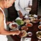 Berbagai hidangan Peranakan tersaji di meja, memperlihatkan kekayaan warna dan kelezatan yang menggugah selera, hasil perpaduan budaya Tionghoa dan Melayu yang harmonis. Setiap piring menceritakan kisah panjang akulturasi yang melahirkan cita rasa khas Nusantara.