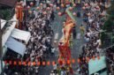 Kemeriahan pawai Cap Go Meh di salah satu kota di Indonesia, menampilkan barongsai yang bergerak lincah di antara kerumunan penonton yang antusias. Perayaan ini selalu menjadi momen istimewa yang menarik perhatian banyak orang, mencerminkan kekayaan budaya Nusantara.
